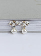 Load image into Gallery viewer, Pearl Drop Earring
