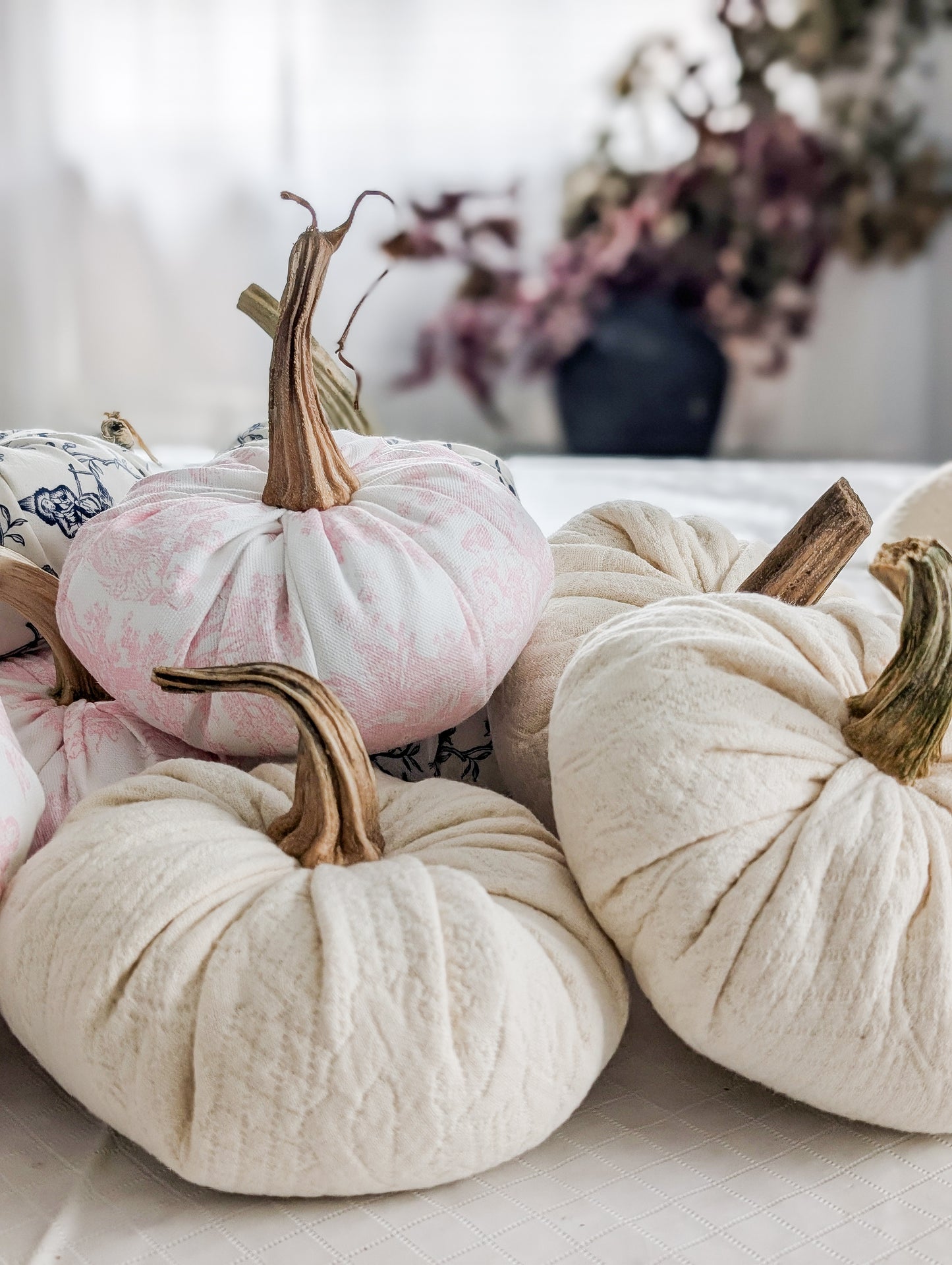 Toile Pink & White Pumpkin