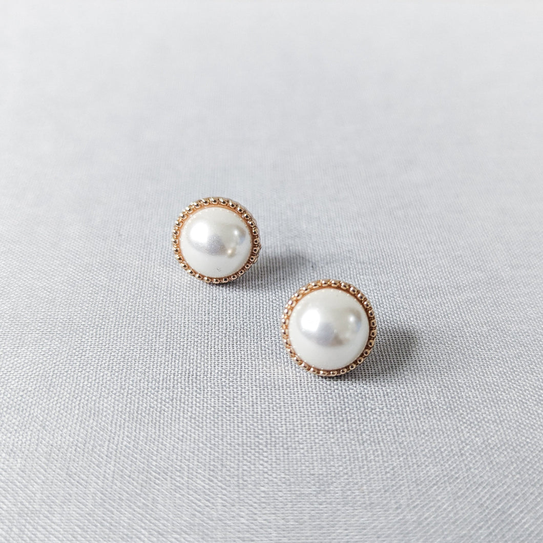 Vintage Pearl Gold Earring